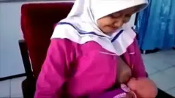 Mahasiswa Kebidanan Lagi Praktek Nyusuin, Tangan Meremas-remas, Air Susu Muncrat Kemana-mana, Bikin Basah Kuyup Semua.