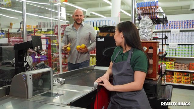 Tonton Kimmy Kimm Ngocok Diri Di Supermarket, Bikin Malu Sama Belanjaan!