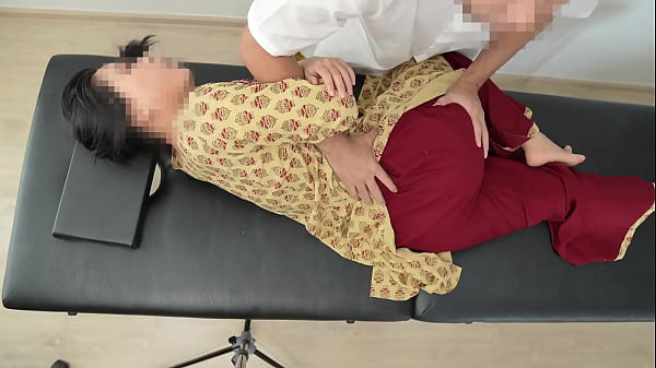 Tukang Pijit Cewek India, Tangan Panas Bikin Badan Lemes, Ranjang Basah Kuyup.