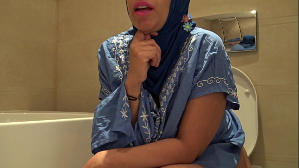 Milf Arab Berbulu Lebat Lagi Kencing Sambil Main Kontol.