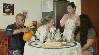 Rumah Pelacuran – Suami Di Selingkuh, Ibu Nakal, Pembantu Tusuk Semua Orang | Emme White, Alessandra Maia, Agatha Ludovino, Capoeira