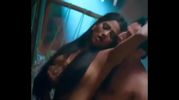 Cewek India Desi Lagi Bikin Pacarnya Makin Tegang