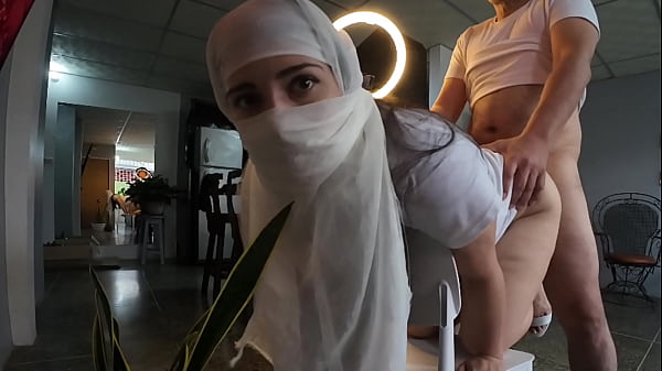 Ibu-ibu Berjilbab Ngentot Keras Sampe Crot Di Lubang Belakang