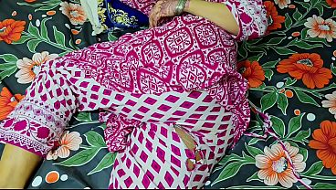 Ibu Tiri Celananya Sobek, Kontol Anak Tiri Ngecrot Di Memek Montok Sambil Ngentot Pantat Bundar.