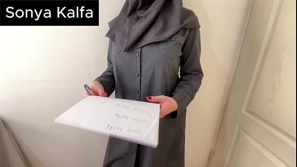 Sekretaris Berhijab Digebukin Di Rumah Bos, Nafsu Menggebu Di Atas Ranjang.