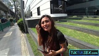 Montok Mungil, Ibu Thailand Sangeh Ngewe Brutal Sama Bule Gede
