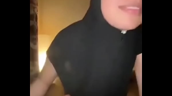 Ngentot Memek Sempit Kontol Gede Pake Jilbab Basah Kuyup