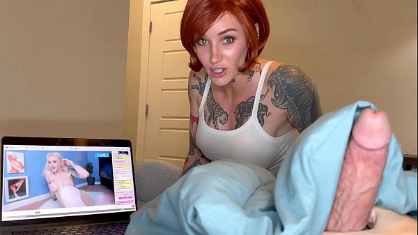 Ibu Tiri Melihat Kamu Colok Memek Sambil Lihat Kakak Tiri Di Webcam.