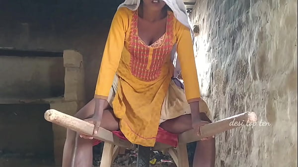 Desi Istri Goblok Ngocok Kontol Temen Sendiri Sampe Muncrat.