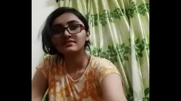 Desi Bos Seksi Bikin Meleleh