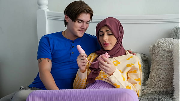 Hijab Tiri Ngerayain Liburan Bareng Abangnya, Bikin Suasana Makin Panas Dan Basah.