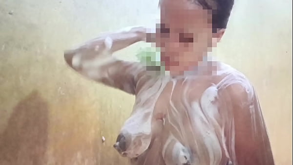 Lihatin Aku Mandi, Sayang, Biar Kamu Makin Liar Pengen Nyentuh.