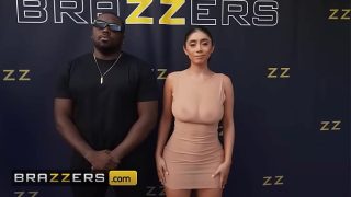 Braser – Violet Myers Buka-bukaan Lobang Belakang Buat Para Paparazi