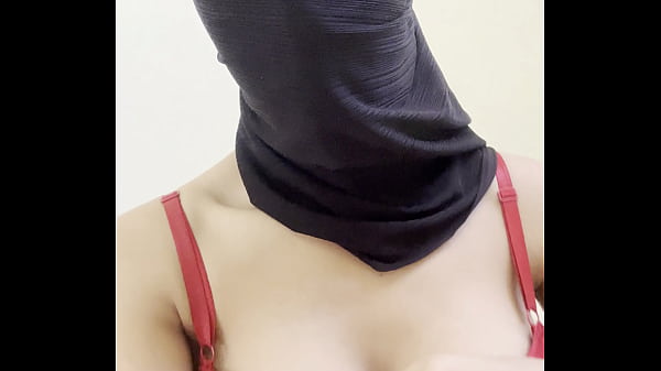Gadis Arab Berhijab Niqab Pamerin Montoknya Dan Buah Dada Bulat Sempurna Yang Bikin Mupeng.