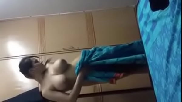 Bhabhi Abhi Mandi Se Nikli, Badan Se Tapakta Paani, Gila Kapda, Deewana Kar De.