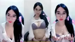 Amerlita Cantik Berkacamata, Bikin Ngaceng Abis.