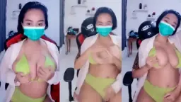 Chiaasandra Remas-remas Susu Montok Sampe Muncrat