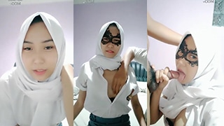 Jeslyn Cantik Jilbab Sma Mulus Digoyang Pacar Di Depan Kamera Live