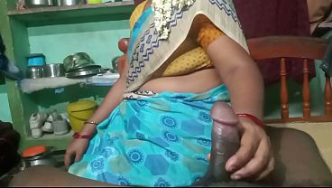 Video Bokep Hot Ibu Tiri Dan Anak Tiri Di Desa, Gaya Ngentot Alami.