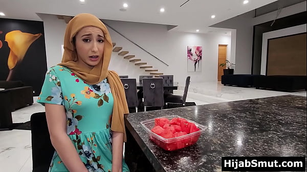 Cewek Hijab Malu-malu Ngewe Temen Bule Kontol Gede
