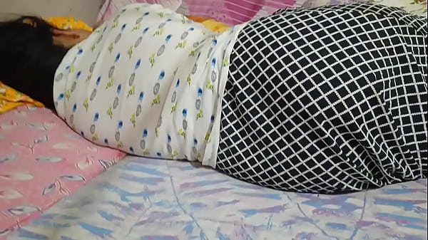 Desi Ibu Rumah Tangga Nikmatin Sesi Nge-seks Liar