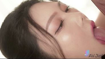 Cewek China Seksi Ban Ban Digenjot Keras Sampai Meringis.