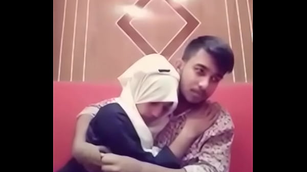 Desi Cewek Dan Cowok Lagi Ciuman Basah Di Hotel, Panas Banget!