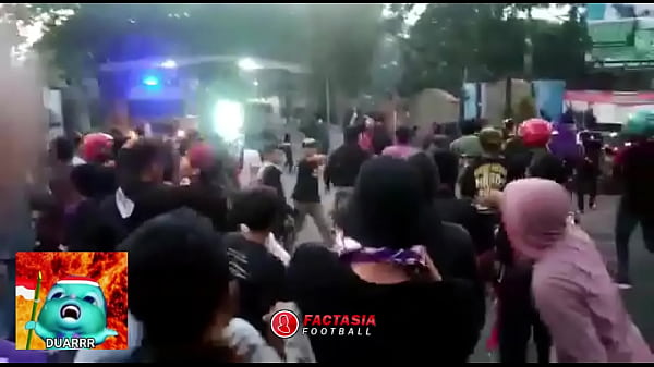 Baku Hantam Suporter Liga Indonesia Part 1 (persik Vs Psim) → Gebugin Suporter Liga Indonesia Yang Panas Banget, Part 1 Persik Vs Psim Sampe Beranteman Seru
