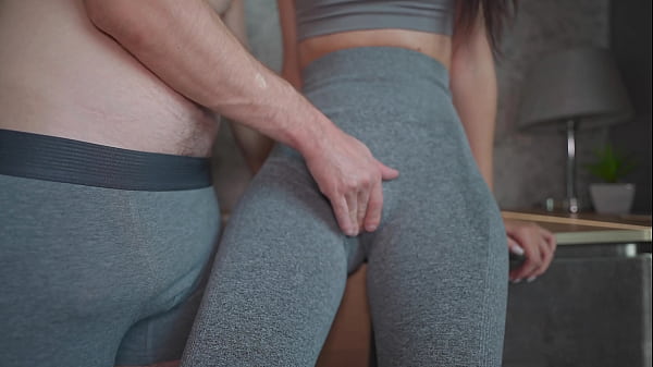 Gak Bisa Berhenti Megangin Ibu Tiri Abis Gym! Celana Yoga, Ngewe Sampai Crot Di Dalem 4k