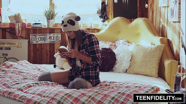 Anak Tiri Shyla Ryder Kaget Dapat Air Mani Bapak Tiri Di Dalam Memeknya