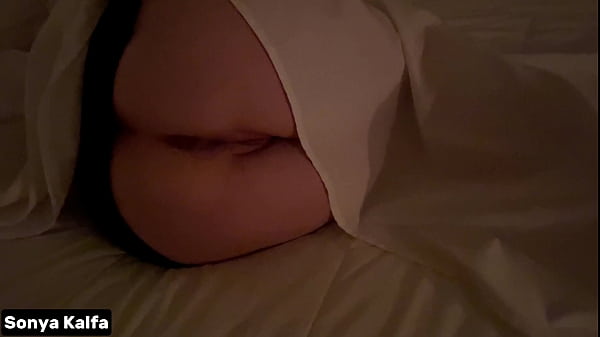 Ibu Tiri Arab Horny Digenjot Semalaman Di Ranjang.
