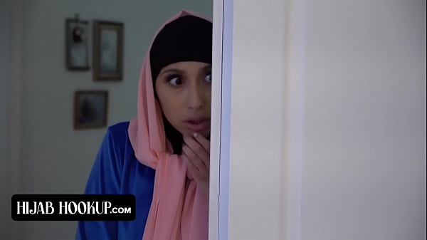 Penasaran, Gadis Cantik Berhijab Dengan Bokong Sempurna, Memeknya Yang Rapat Digebuk Habis Oleh Instruktur Yang Horny.
