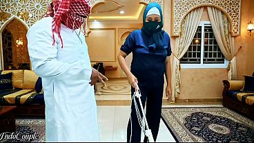 Cewek Pembantu Rumah Tangga Indonesia Berhijab Disuruh Nyedot Kontol Majikan Dan Telan Semua Sperma