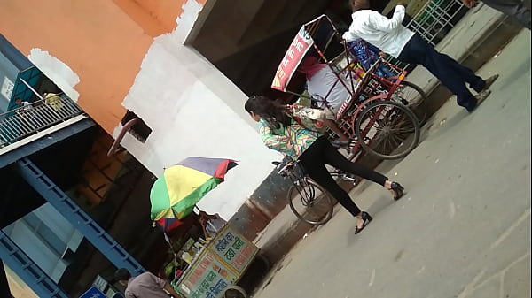 Desi Cewek, Siap Bikin Lo Meleleh