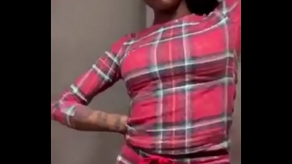 Asian Doll Goyangin Pantat Montoknya Yang Seksi Di Instagram Live Sambil Nyanyi Lagu Baru Dengan Gerakan Bibir Yang Bikin Ngiler