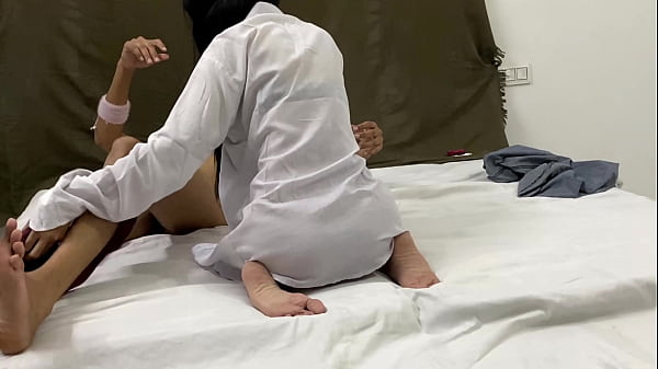 Saat Malam Tiba, Adik Tiri Telanjang Dan Langsung Naik Ke Kontol Besarku.