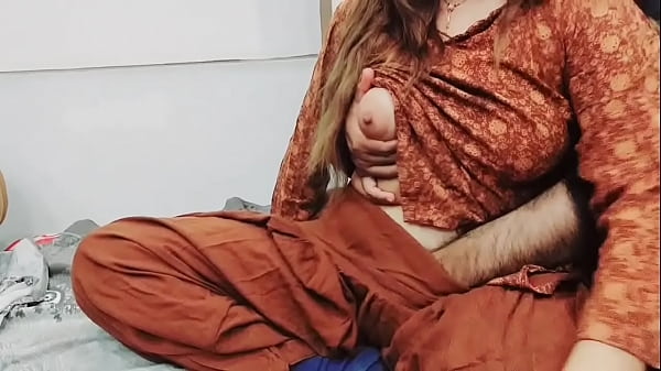 Ibu Tiri Pakistan Naik Anal Di Suami Cuckold Sambil Potong Sayur, Suara Hindi Panas Bikin Makin Liar.