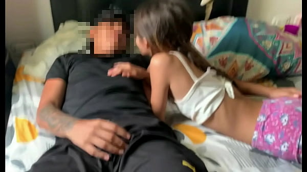 Hermanastra Dikocok Habis Sama Kakak Tiri Pas Ortu Tiri Lagi Pergi – Cerita Panas Full
