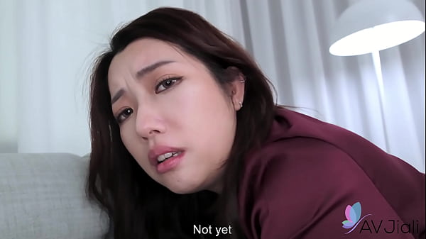 Cici, Istri Orang Montok Nan Seksi, Mainin Kontol Keras Sambil Nungging.