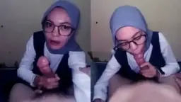 Cewek Hijab Doyan Ngecesin Kontol Sampai Basah.