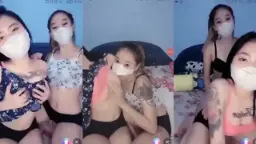 Dua Cewek Saling Jilat Tetek, Basah Dan Panas Banget.
