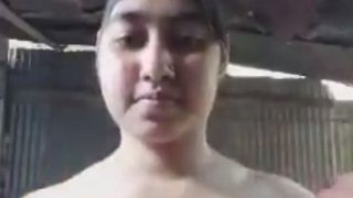 Gadis Lokal India Montok Dengan Payudara Besar Menggoda