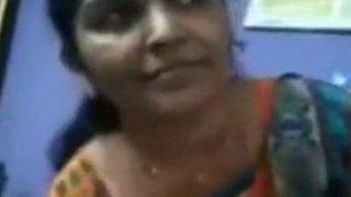 Tamil Aunty Buka Celana Dalam Pas Video Call, Goyang-goyang Bikin Tegang.