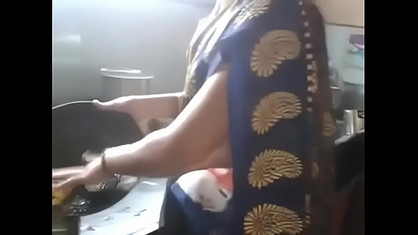 Desi Indian Kannada Aunty, Pinggang Dan Pusar Panas Bikin Ngiler