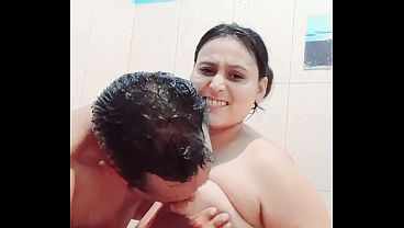 Desi Mandi Bareng, Ngewe Basah-basah Di Kamar Mandi.