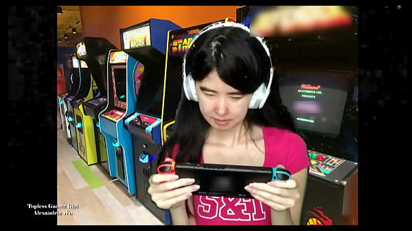 Gamer Asia Topless, Siap Bikin Lo Tegang.