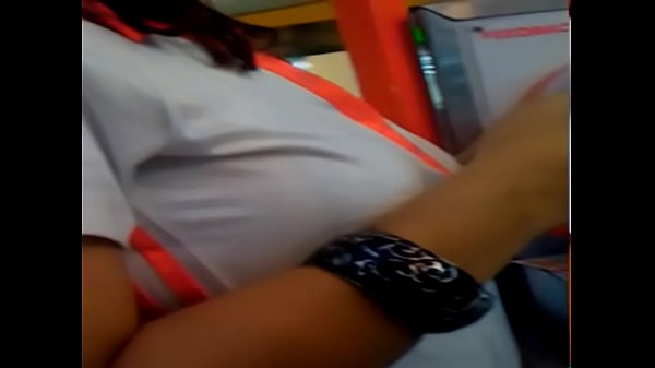 Teteh Desi Montok Di Balik Kaos Ketat