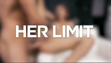 Gadis Asia Langsing Pakai Lingerie Pink, Tubuh Penuh Minyak, Dimasukin Kontol Keras Sampe Njerit.