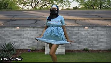 Hijab Cewek Pelajar Jogging Di Tempat Umum, Ngewe Mulut Demi Duit