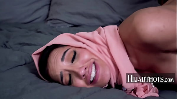 Chloe Amour, Si Arab Sange, Manggil Buat Ngebut Di Ranjang.